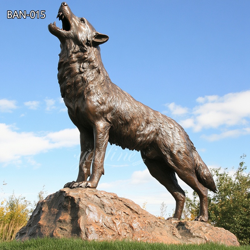 Bronze Howling Wolf Standing on A Rock Statue