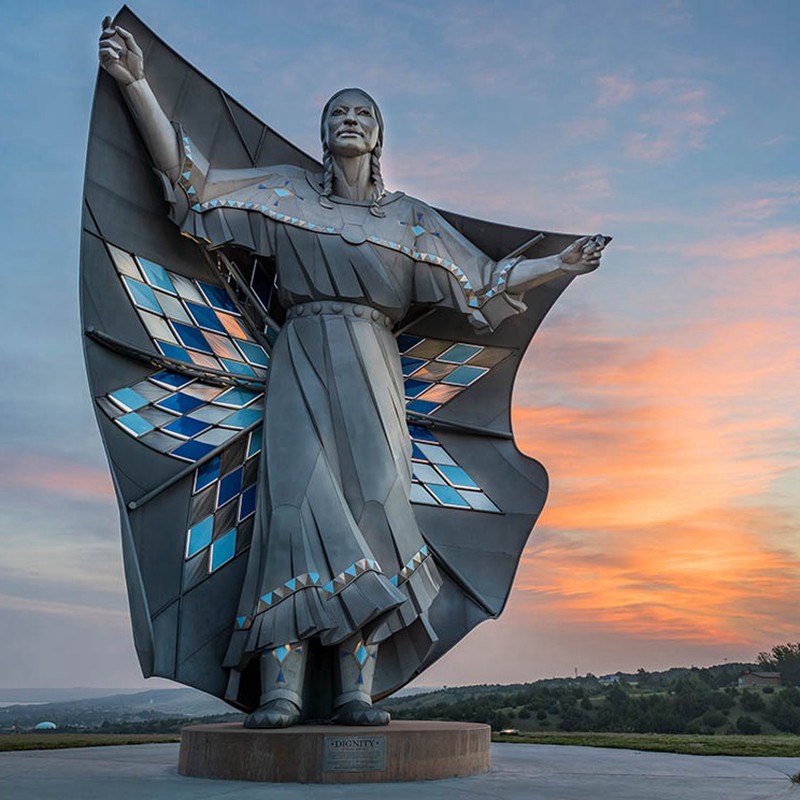 Dignity Statue-the Dignity of Earth and Sky