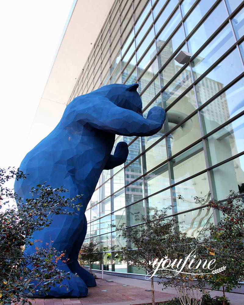 Lawrence Argent’s Blue Bear (1)