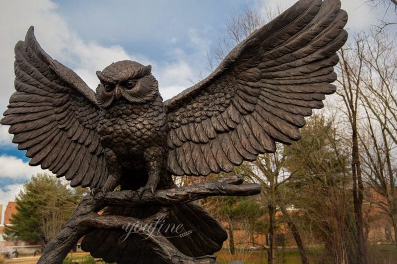 Lifelike Bronze Flying Owl Sculpture for Campus Decor 