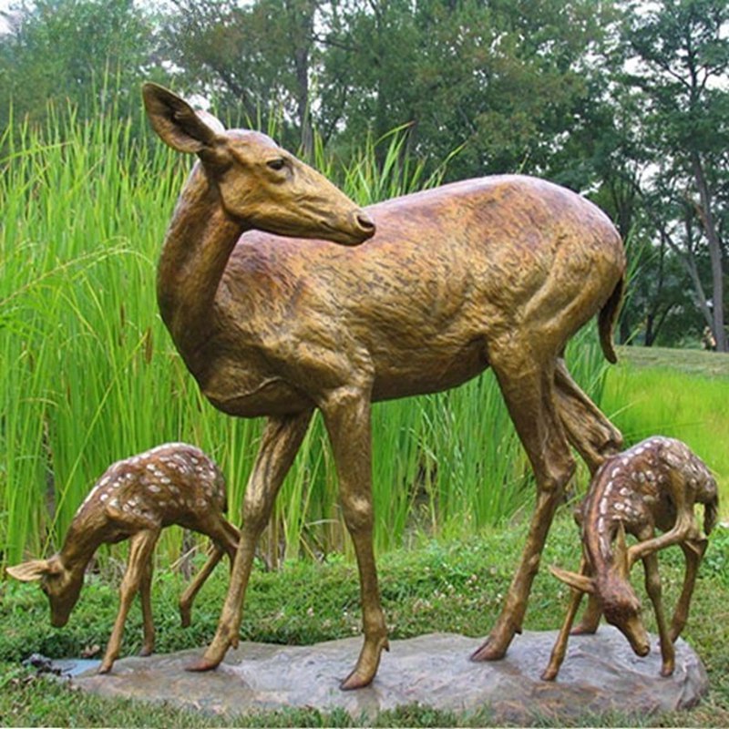 doe and fawn statue