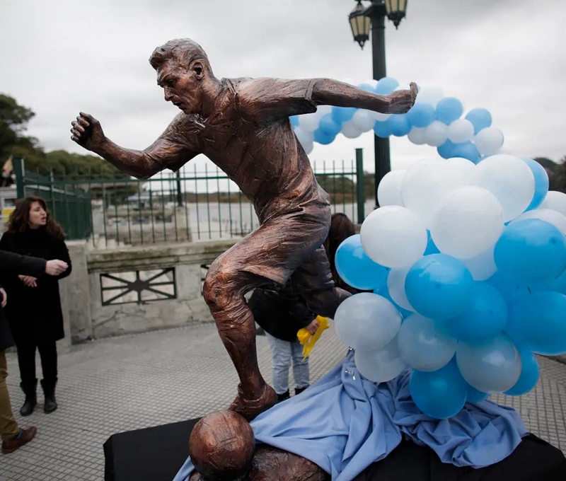 exquisite leo messi statue